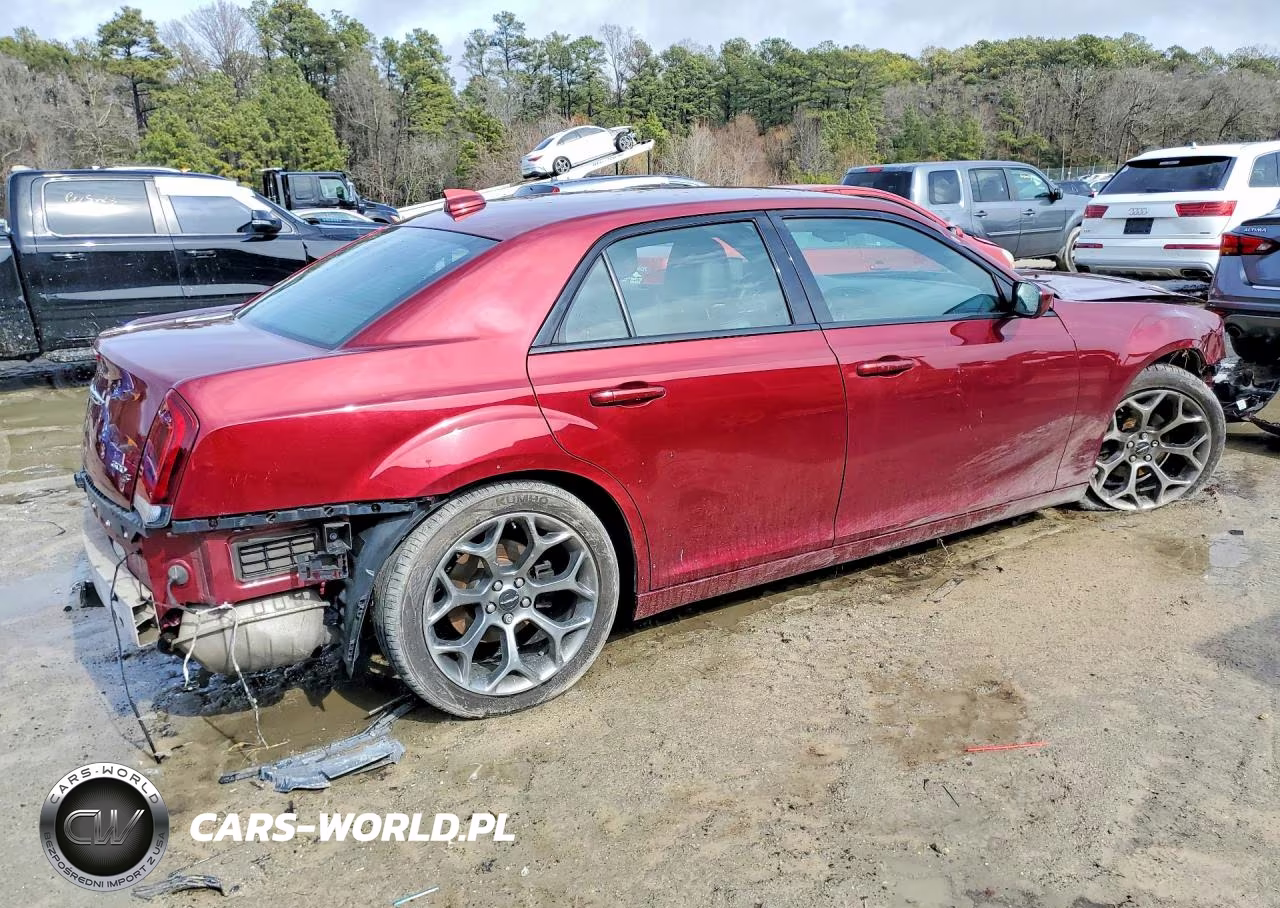 2018 Chrysler 300 S VIN:2C3CCABG8JH277971 - 3
