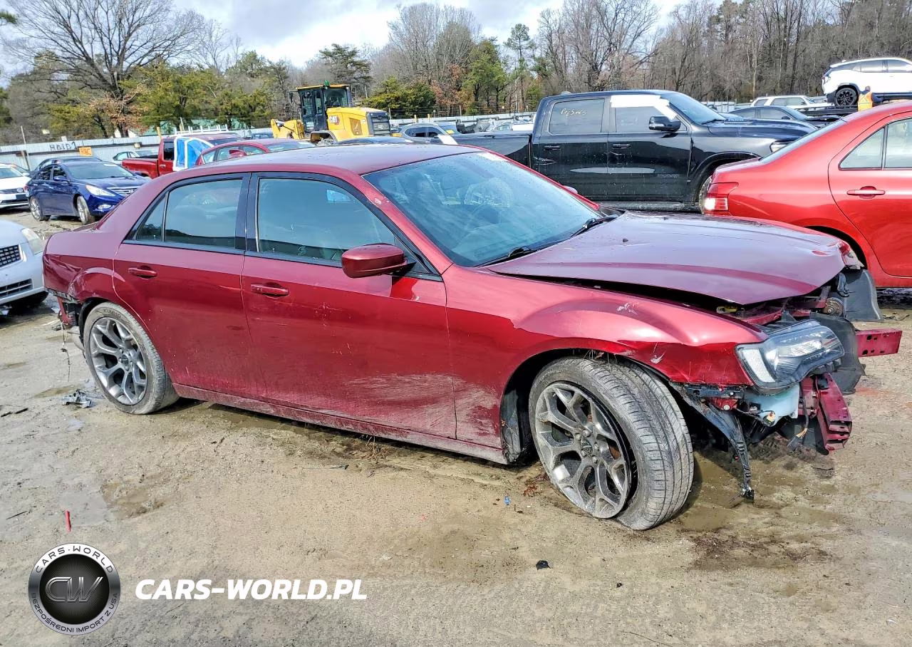 2018 Chrysler 300 S VIN:2C3CCABG8JH277971 - 4