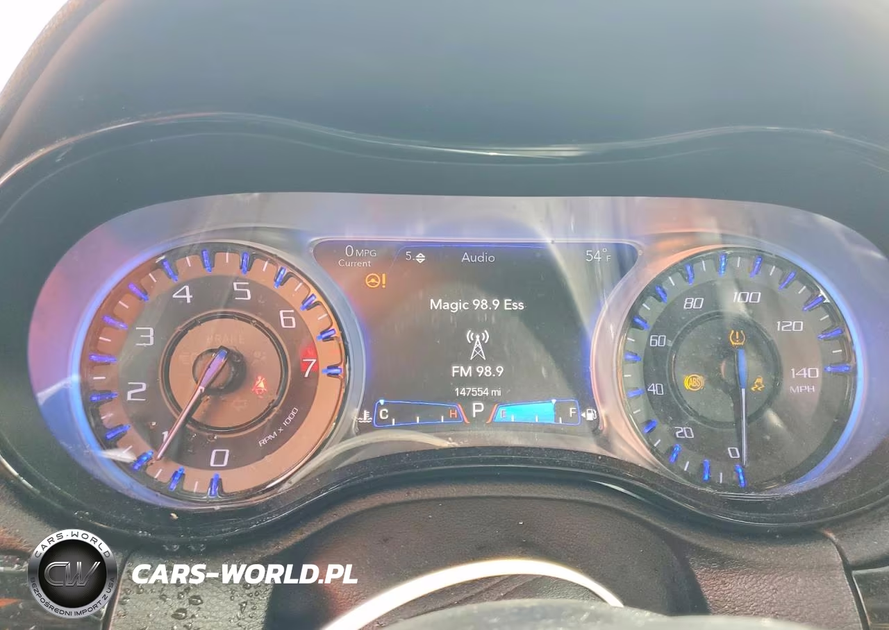 2018 Chrysler 300 S VIN:2C3CCABG8JH277971 - 9