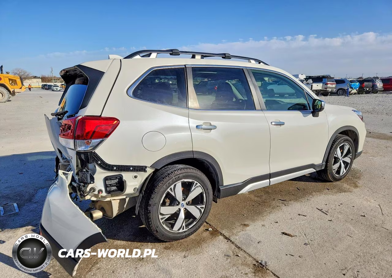 2019 Subaru Forester Touring VIN:JF2SKAWCXKH473405 - 3