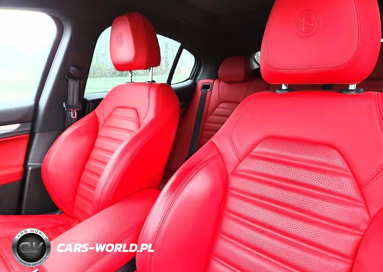 2021 Alfa Romeo Stelvio Ti VIN:ZASPAKBN9M7D01712 - 10