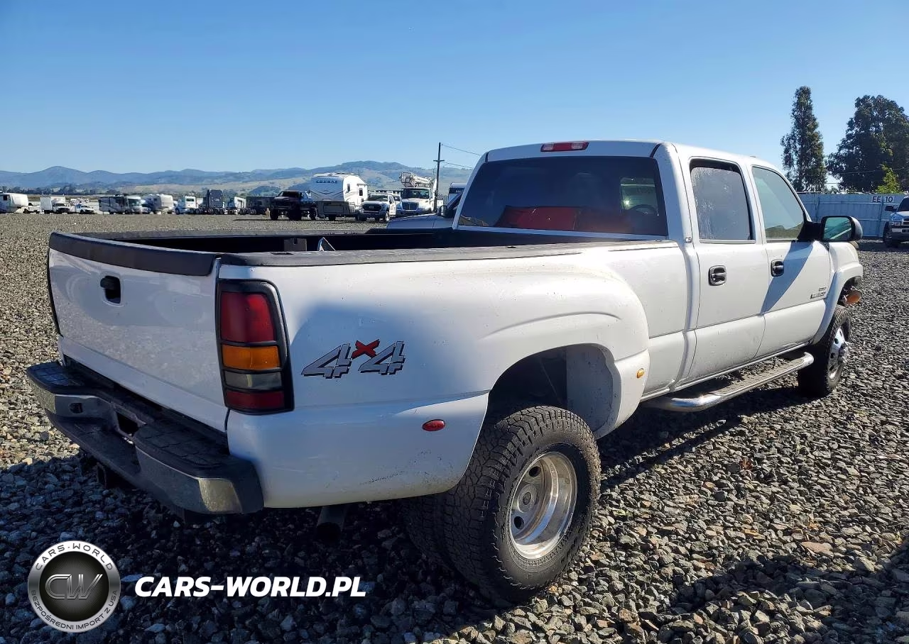 2005 GMC New Sierra K3500 VIN:1GTJK33285F809568 - 3