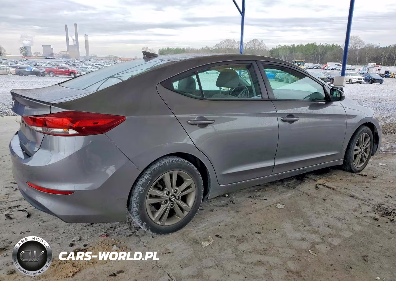 2018 Hyundai Elantra Sel VIN:5NPD84LF0JH314060 - 3