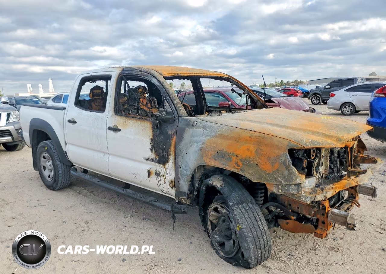 2015 Toyota Tacoma Double Cab Prerunner VIN:5TFJX4GN4FX047119 - 4