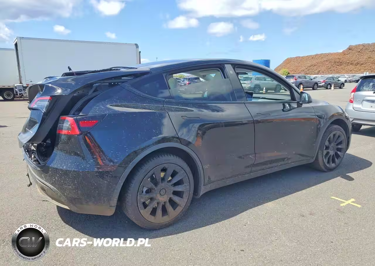 2021 Tesla Model Y VIN:5YJYGDEEXMF108563 - 3