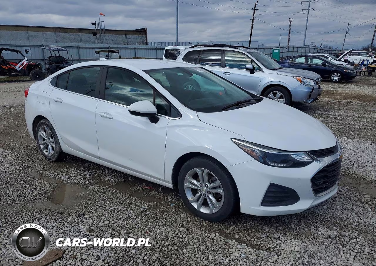 2019 Chevrolet Cruze Lt VIN:1G1BE5SM6K7146882 - 4