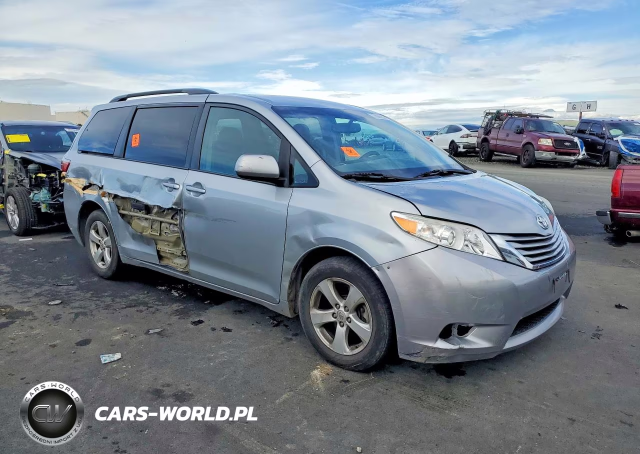 2015 Toyota Sienna Le VIN:5TDKK3DC3FS642002 - 4