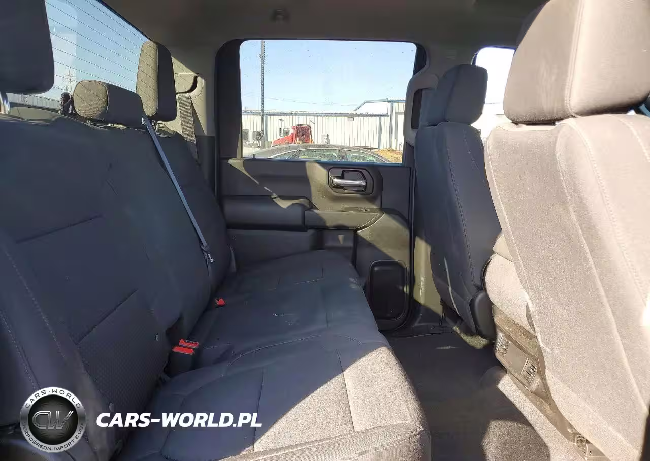2022 Chevrolet Silverado K2500 Custom VIN:1GC4YME73NF180974 - 10