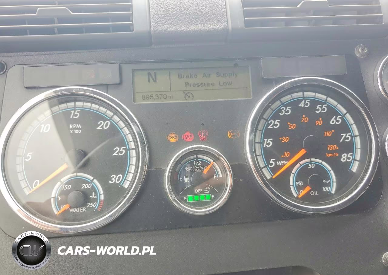 2018 Freightliner Cascadia 125 Semi Truck VIN:3AKJGLDR2JSJP4899 - 8