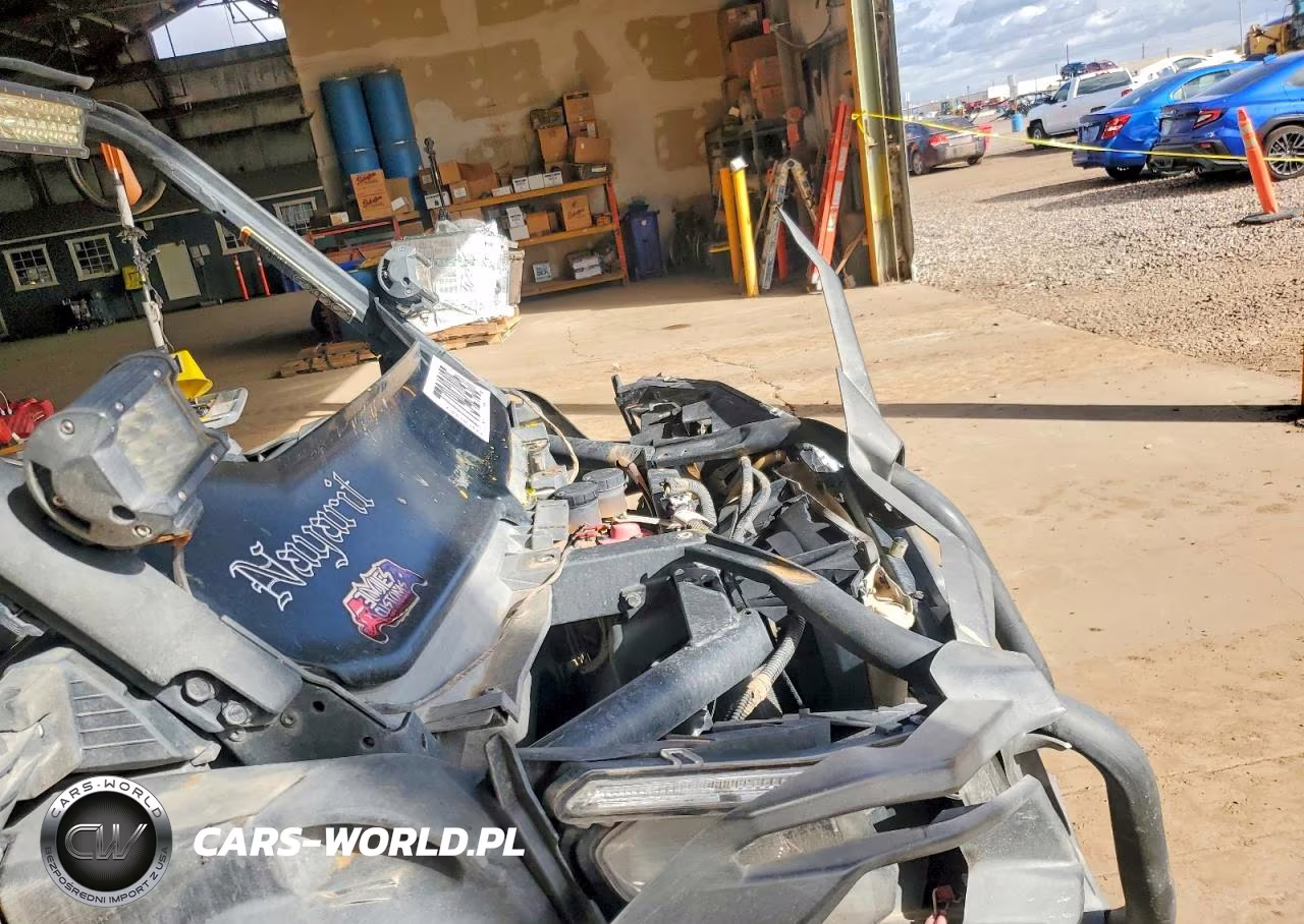 2020 Can-Am Maverick Sports Utility Vehicle VIN:3JB1BAX4XLK001041 - 10