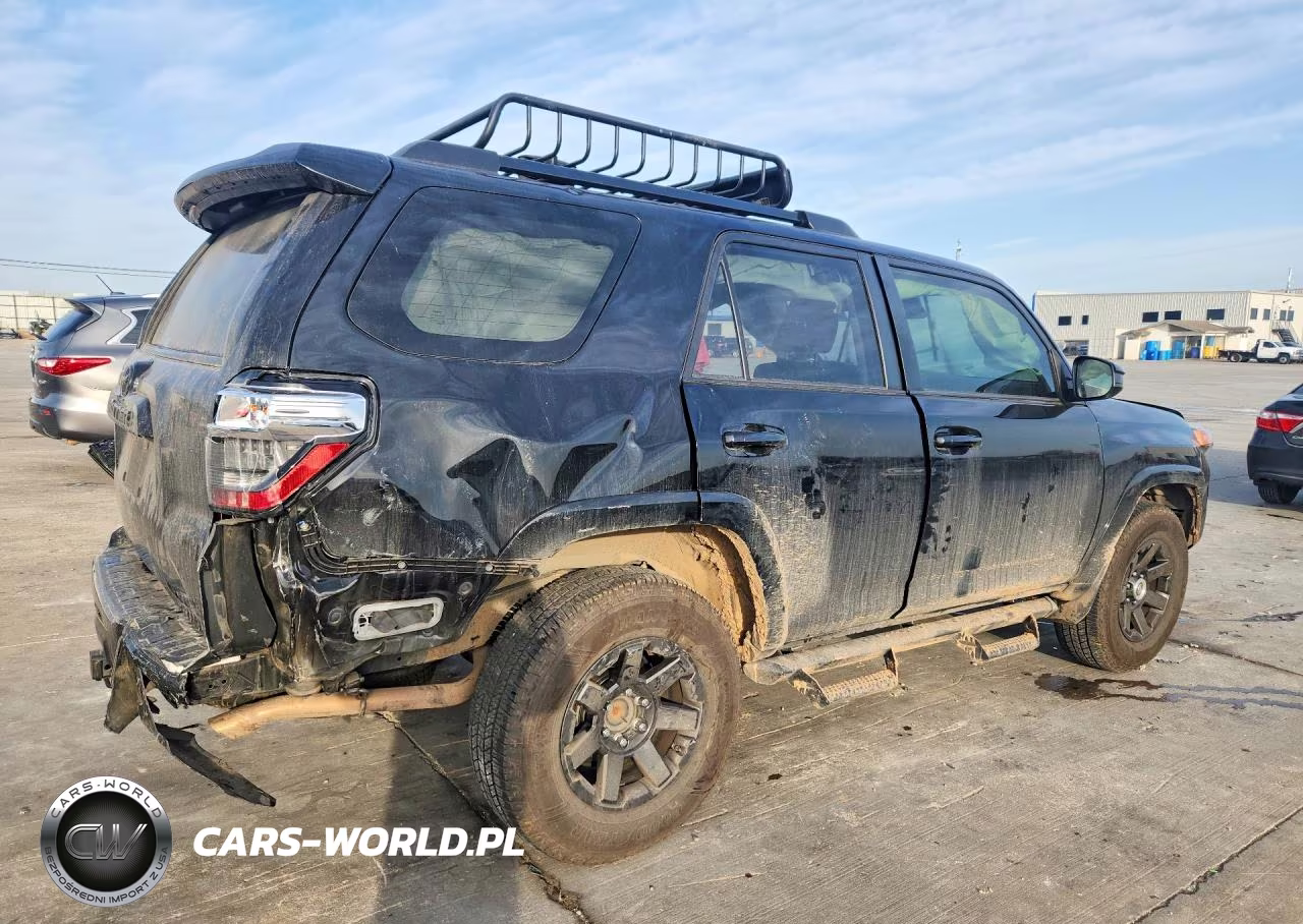 2021 Toyota 4Runner Trail Edition VIN:JTEBU5JR1M5924443 - 3
