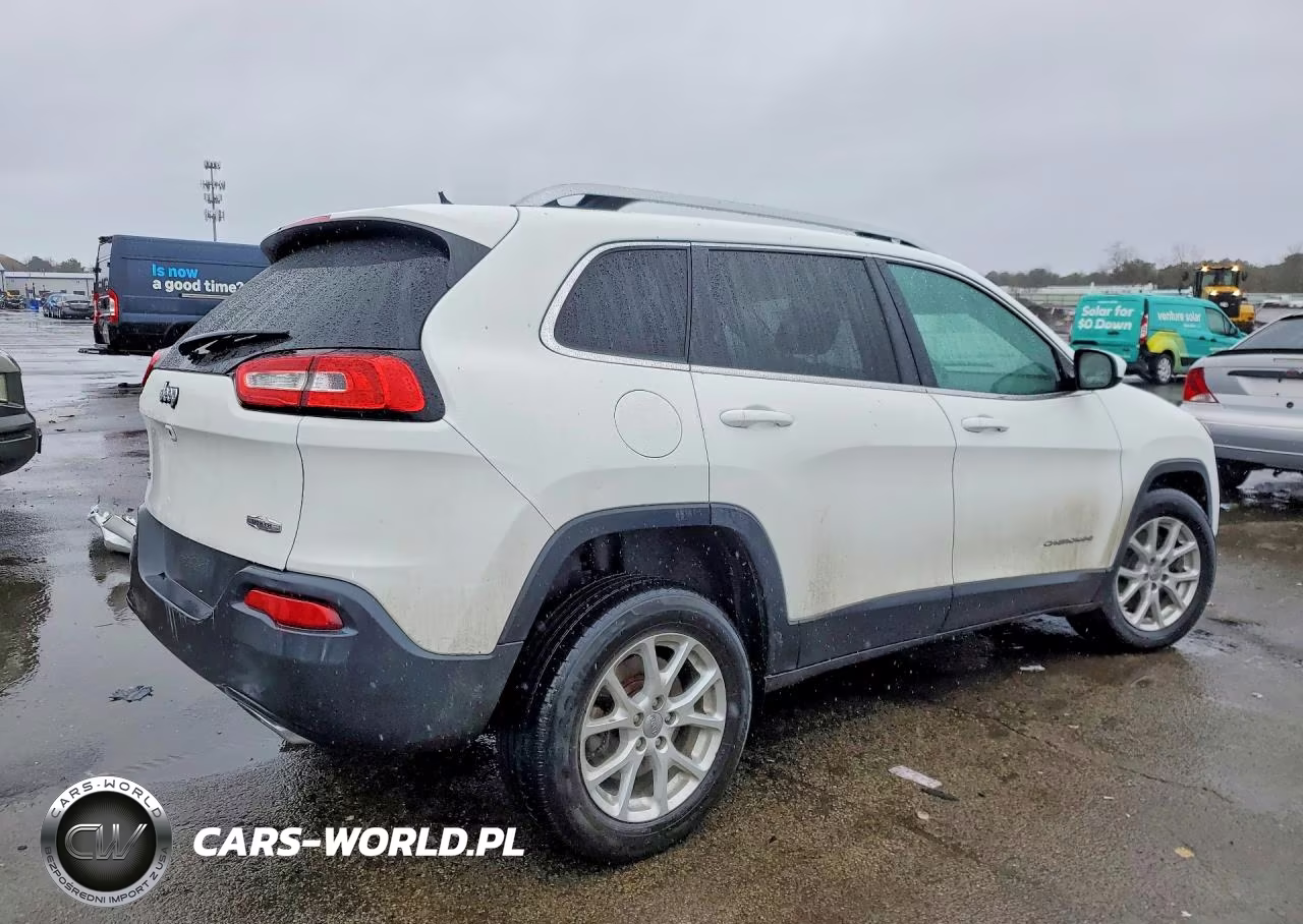 2017 Jeep Cherokee Latitude VIN:1C4PJMCS4HW575470 - 3