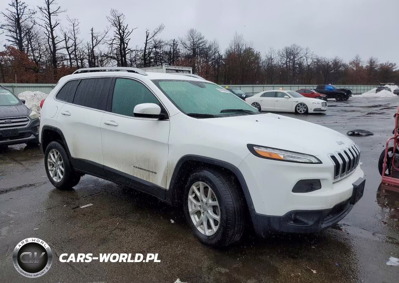 2017 Jeep Cherokee Latitude VIN:1C4PJMCS4HW575470 - 4