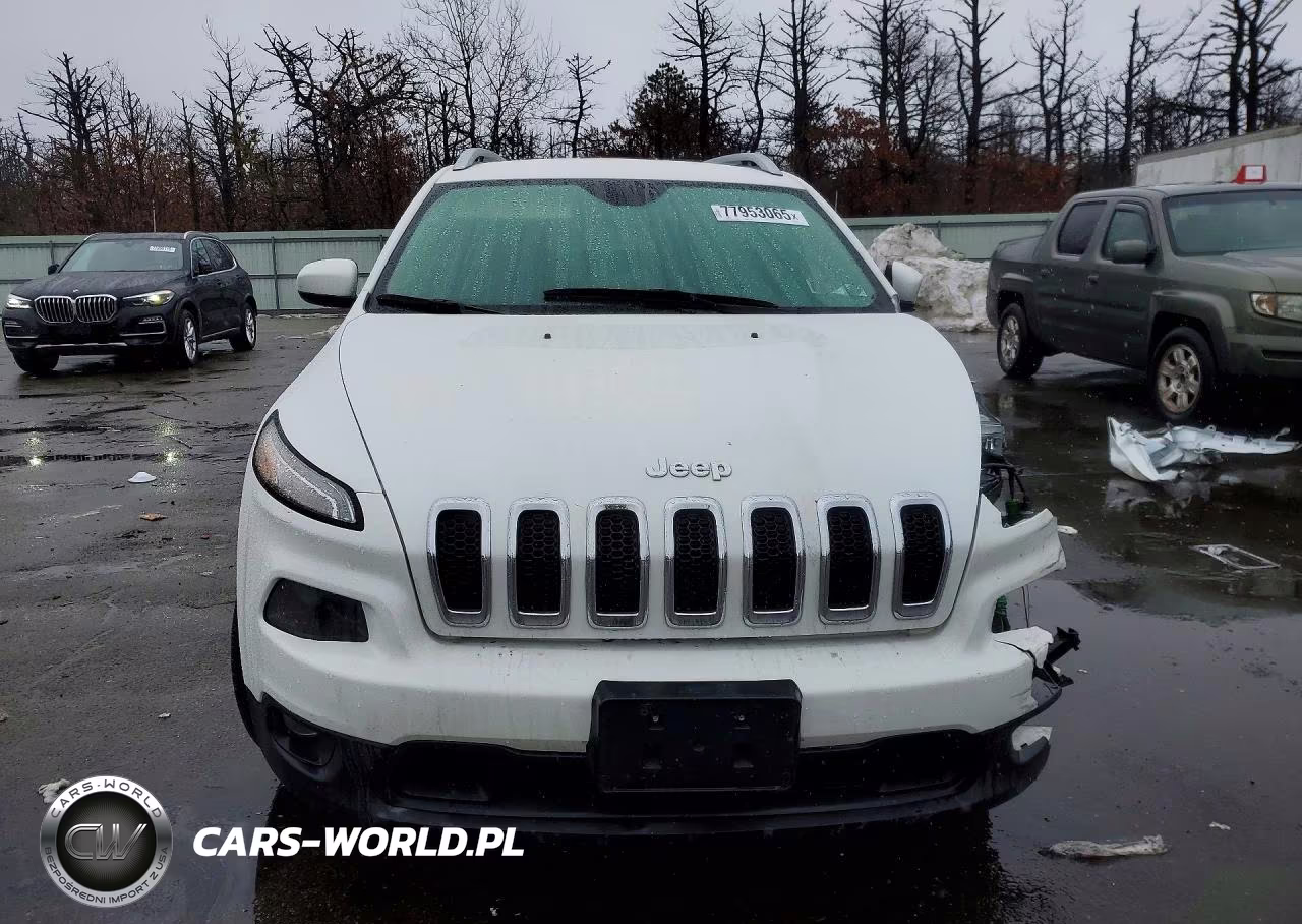 2017 Jeep Cherokee Latitude VIN:1C4PJMCS4HW575470 - 5