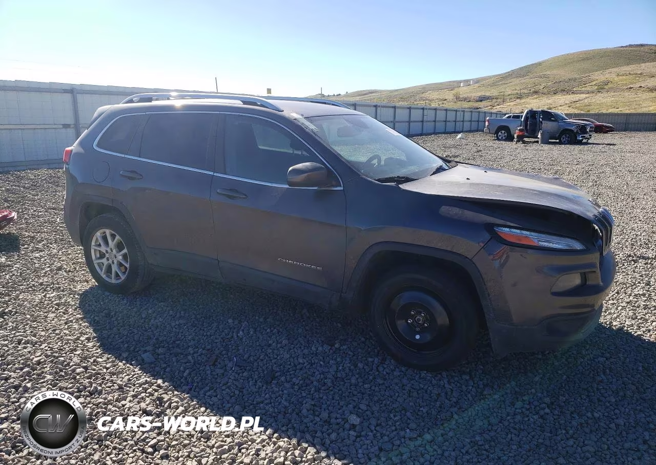 2016 Jeep Cherokee Latitude VIN:1C4PJMCS7GW157273 - 4