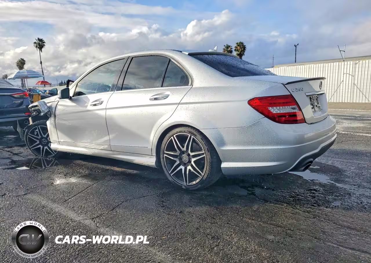 2014 Mercedes-Benz C 250 VIN:WDDGF4HB5ER308865 - 2