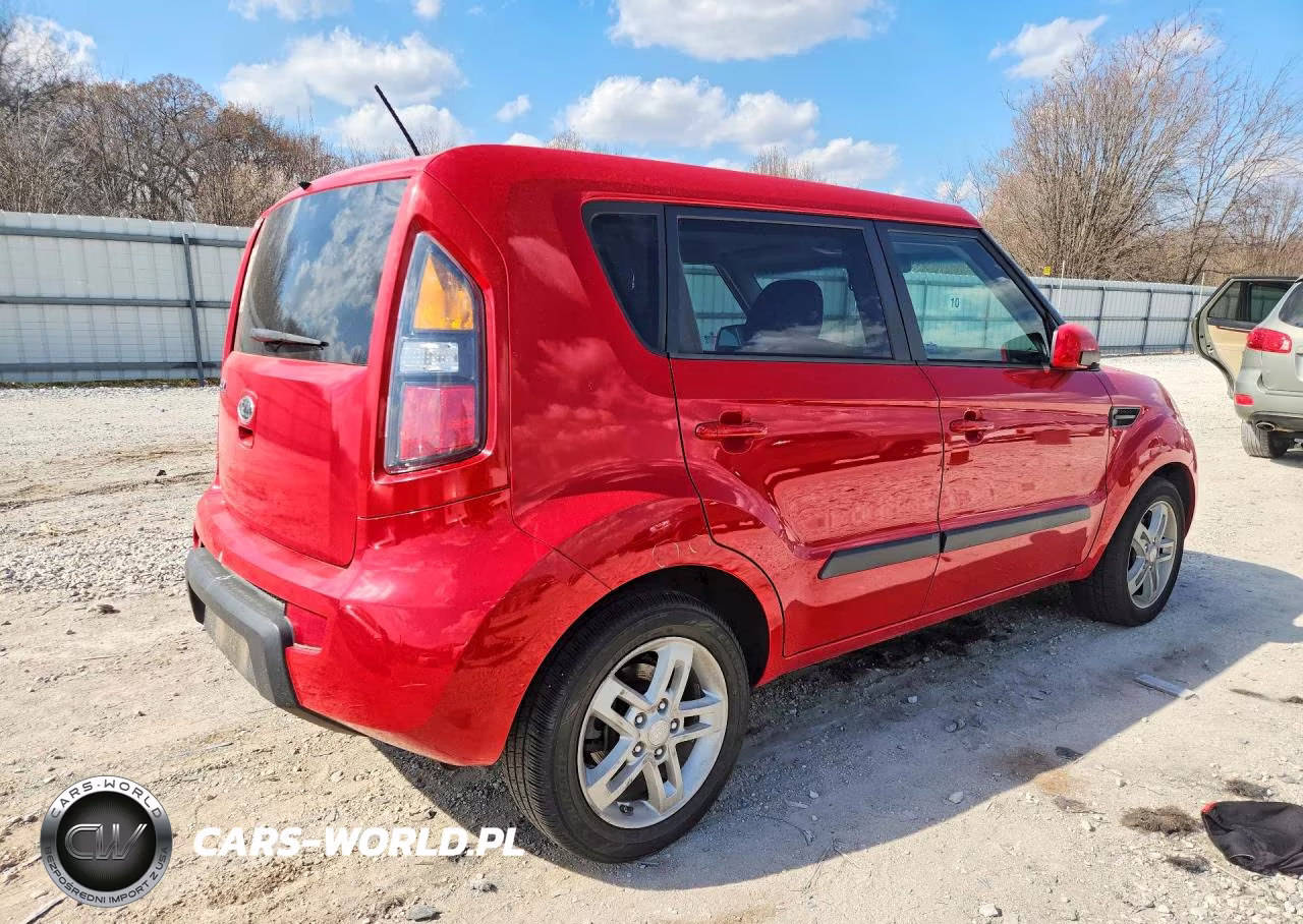 2011 Kia Soul + VIN:KNDJT2A20B7253045 - 3