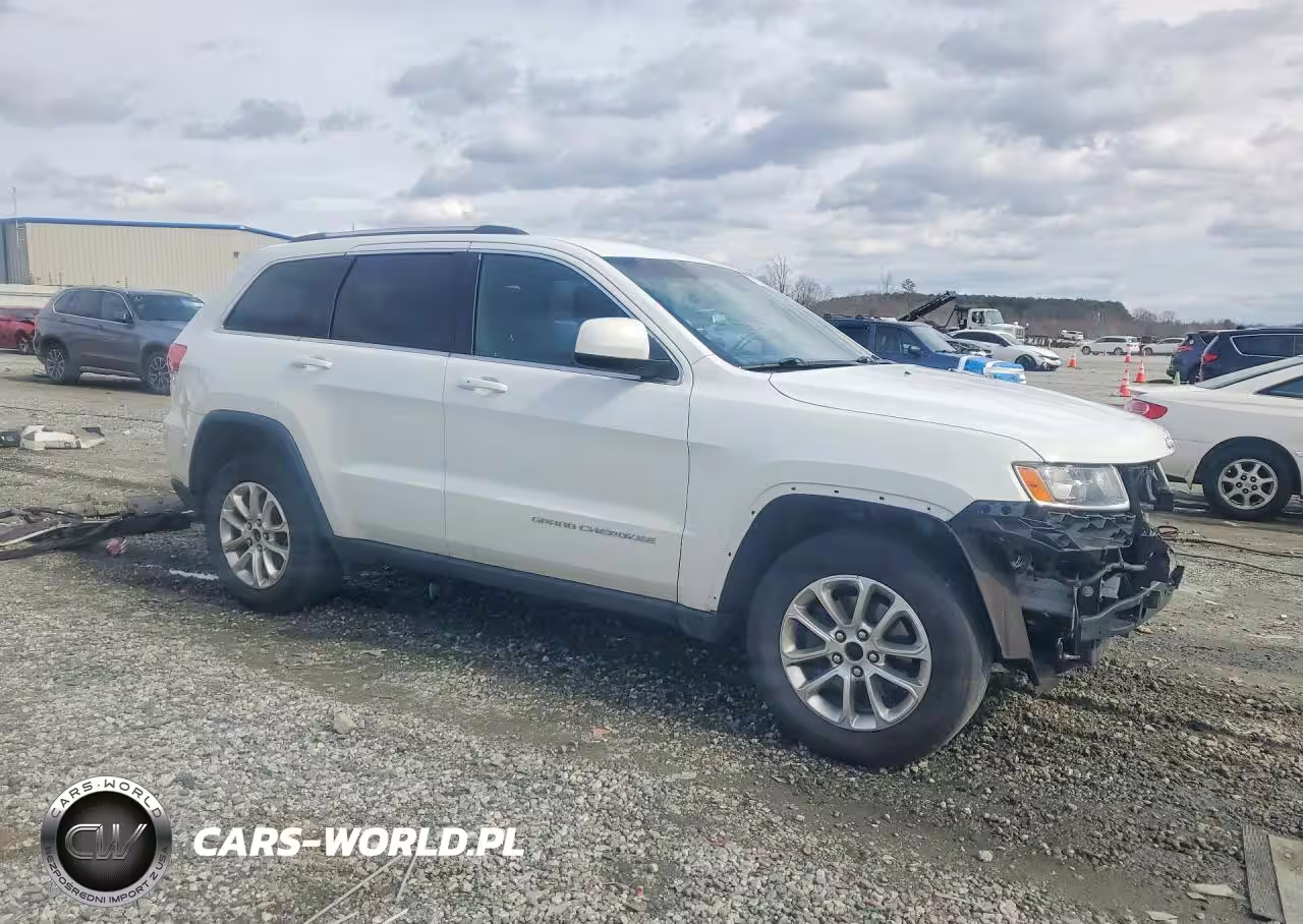 2015 Jeep Grand Cherokee Laredo VIN:1C4RJFAG6FC903232 - 4
