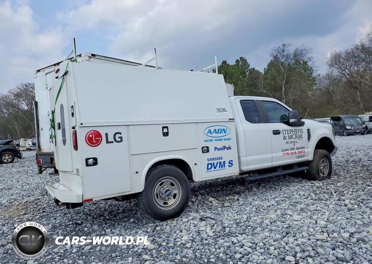 2018 Ford F350 Super Duty Utility - Service Truck VIN:1FD8X3F63JEC95302 - 3