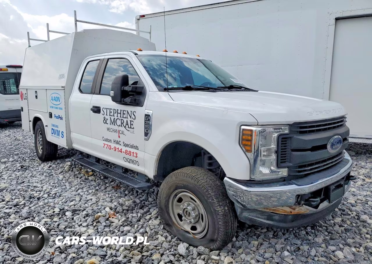 2018 Ford F350 Super Duty Utility - Service Truck VIN:1FD8X3F63JEC95302 - 4