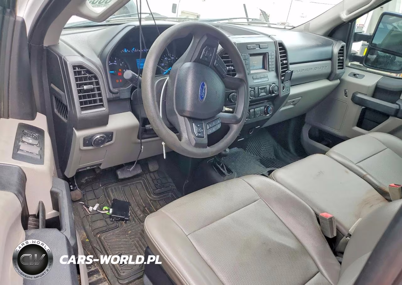 2018 Ford F350 Super Duty Utility - Service Truck VIN:1FD8X3F63JEC95302 - 8
