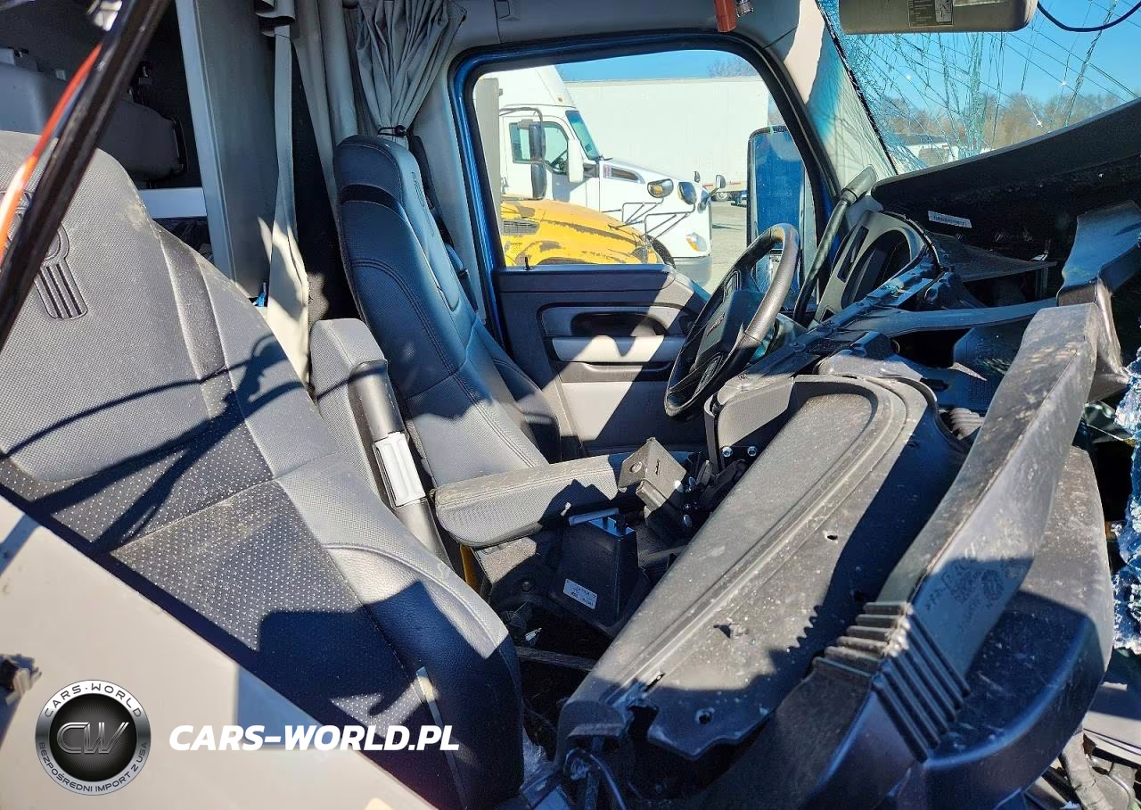 2023 Kenworth T680 Semi Truck VIN:1XKYD49X6PJ233291 - 5