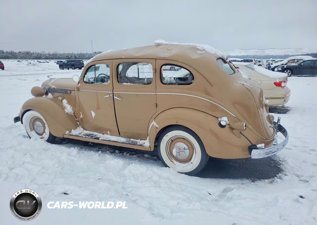 1937 Desoto Hawkeye VIN:5561925 - 2