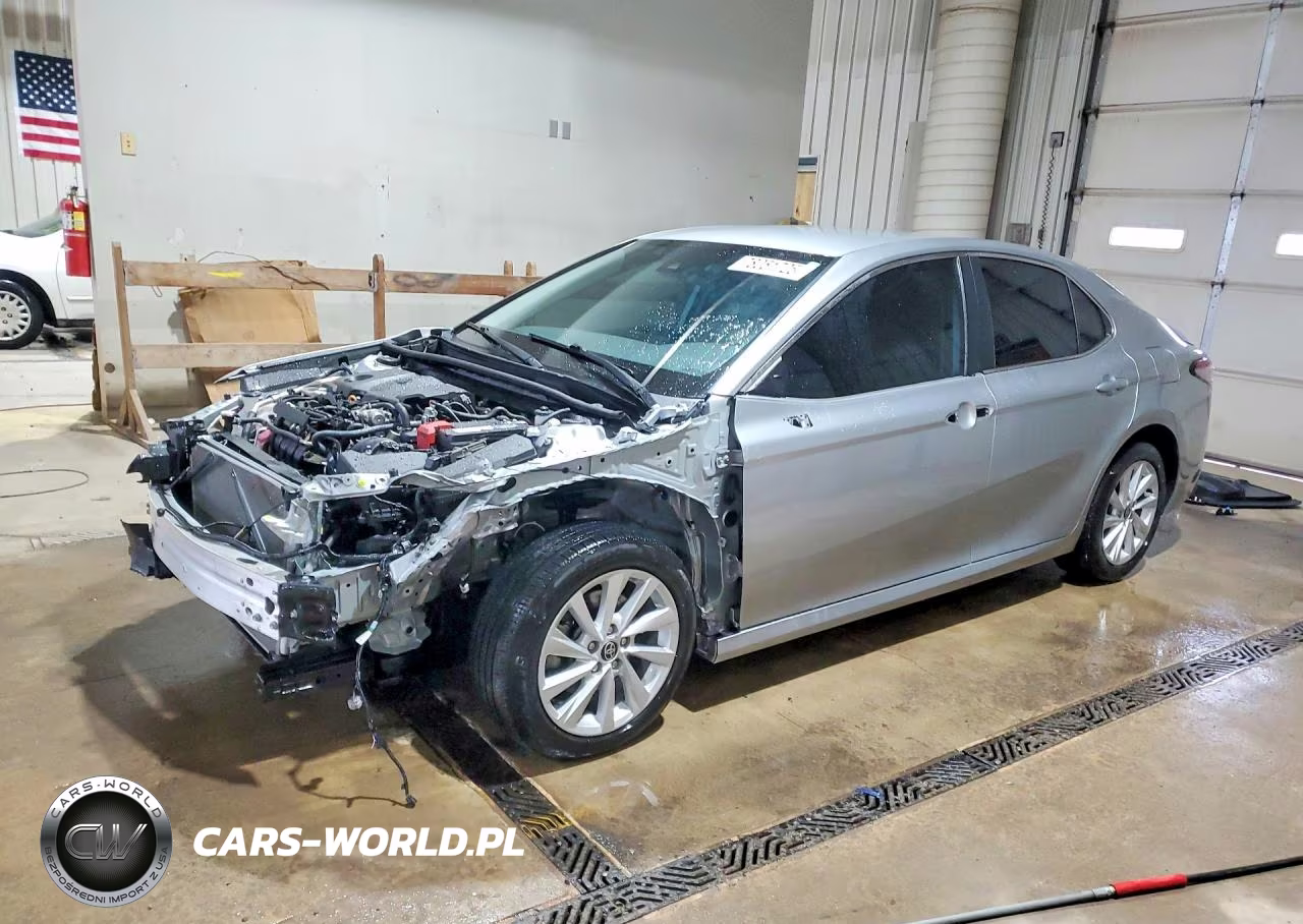 2023 Toyota Camry Le – zdjęcie 1 z 13