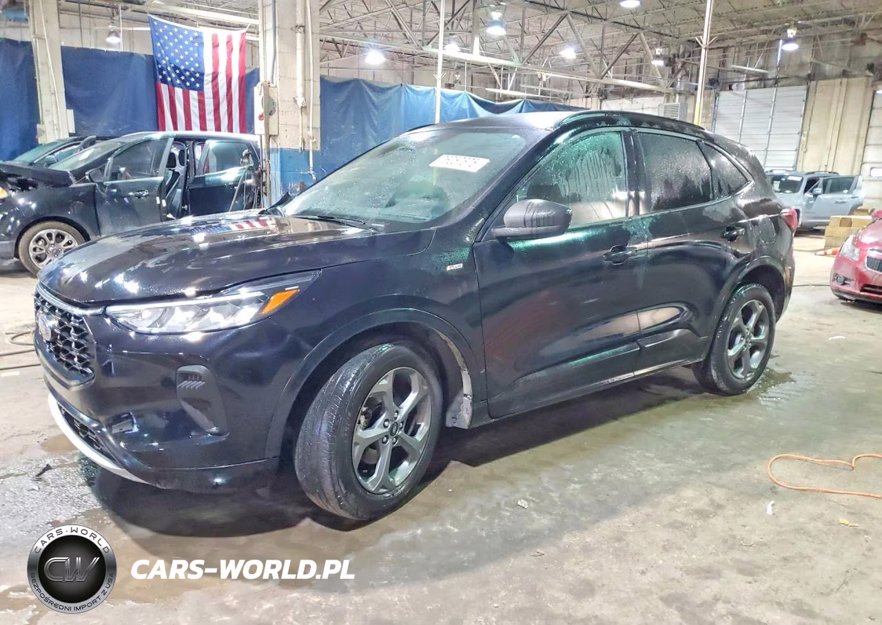 2023 Ford Escape St Line