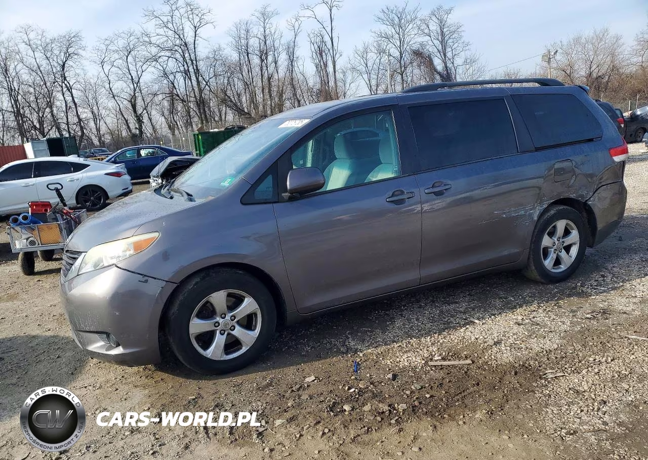 2012 Toyota Sienna Le 8-Passenger