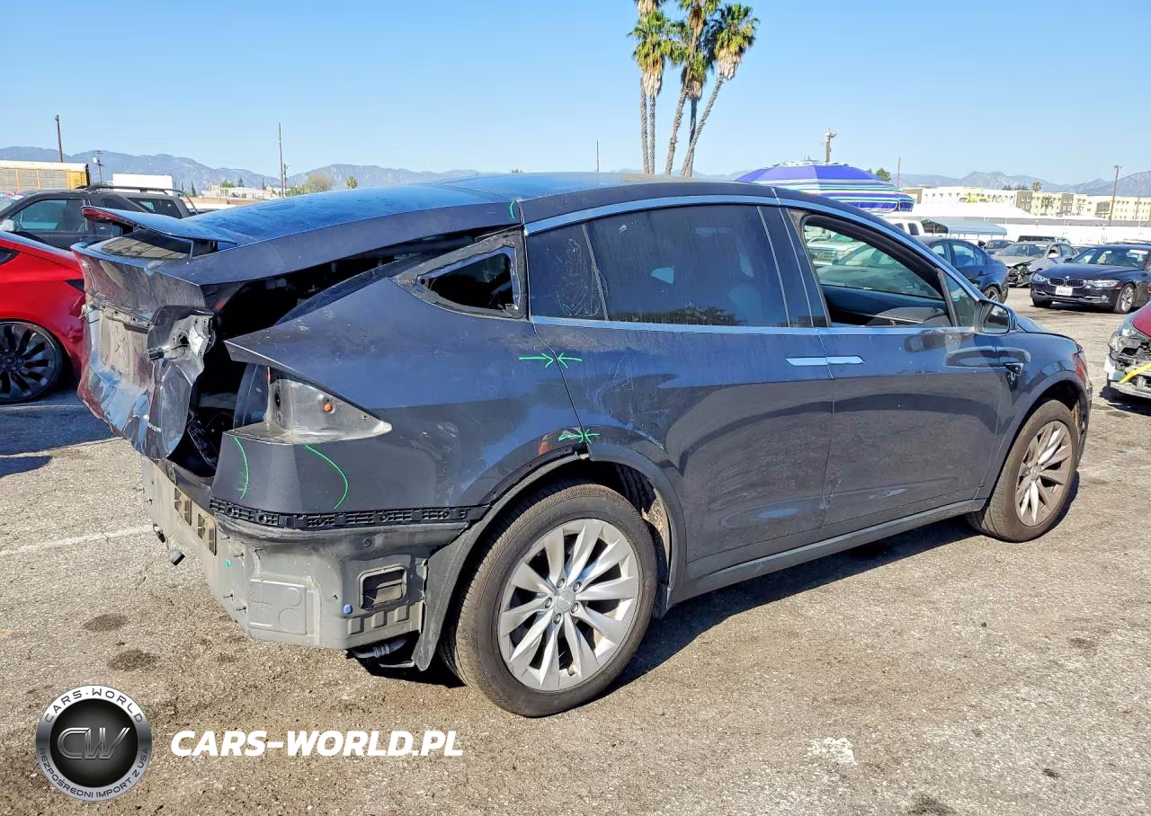 2019 Tesla Model X VIN:5YJXCAE29KF182906 - 3