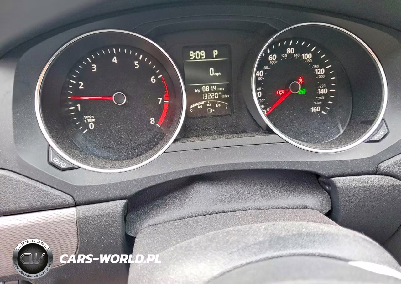 2018 Volkswagen Jetta S VIN:3VW2B7AJ5JM261817 - 9