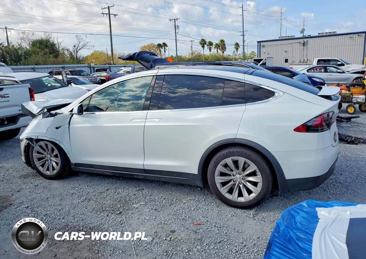 2016 Tesla Model X VIN:5YJXCDE26GF026637 - 2