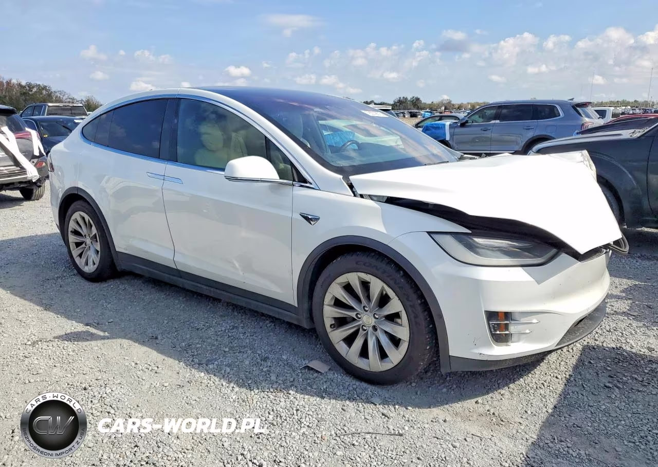 2016 Tesla Model X VIN:5YJXCDE26GF026637 - 4