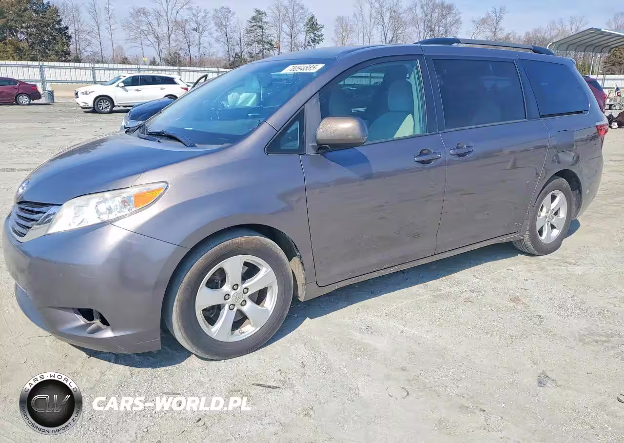 2016 Toyota Sienna Le 8-Passenger