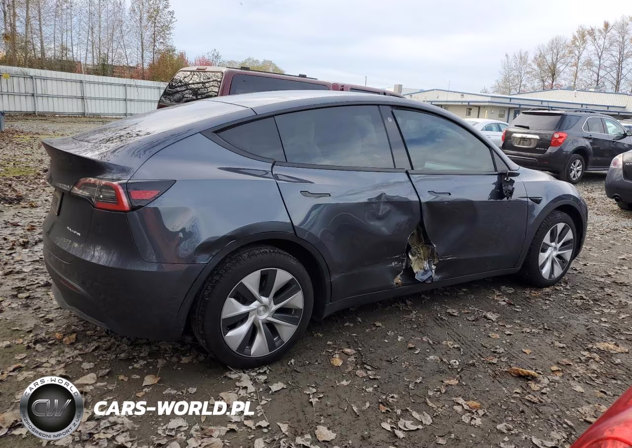 2021 Tesla Model Y VIN:5YJYGDEE0MF093281 - 3