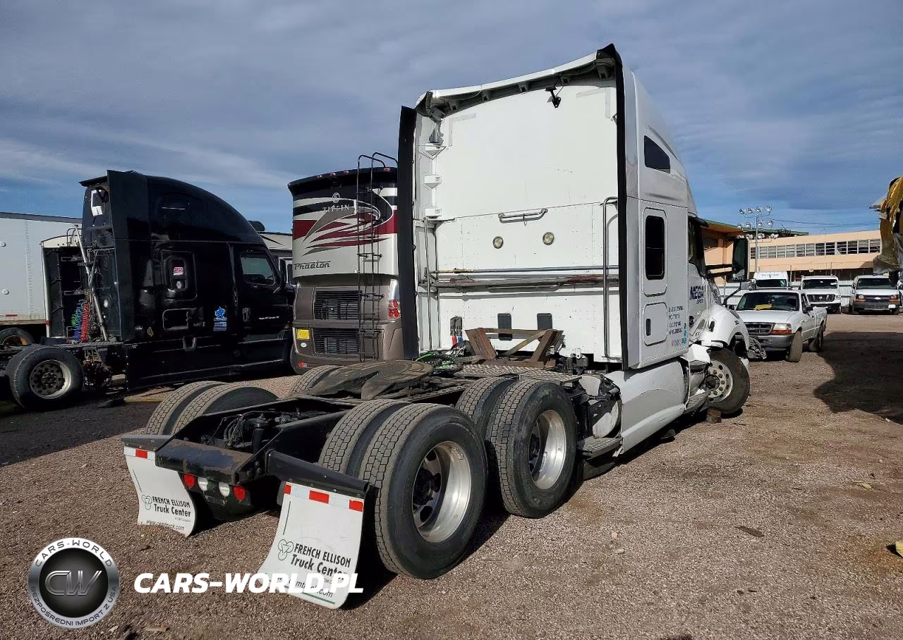 2020 Kenworth T680 Semi Truck VIN:1XKYDP9X5LJ389382 - 4