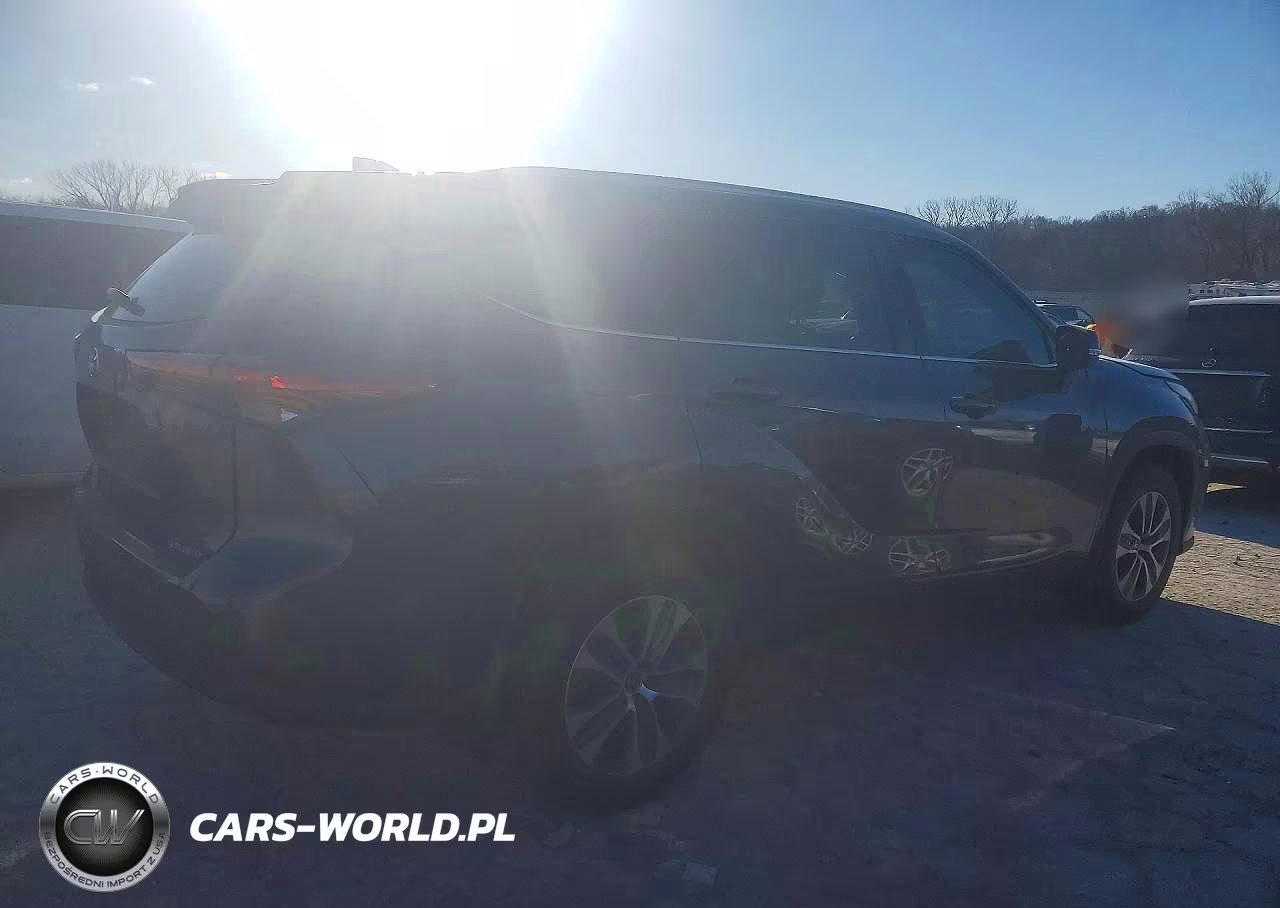 2022 Toyota Highlander Xle VIN:5TDGZRBH9NS591185 - 3
