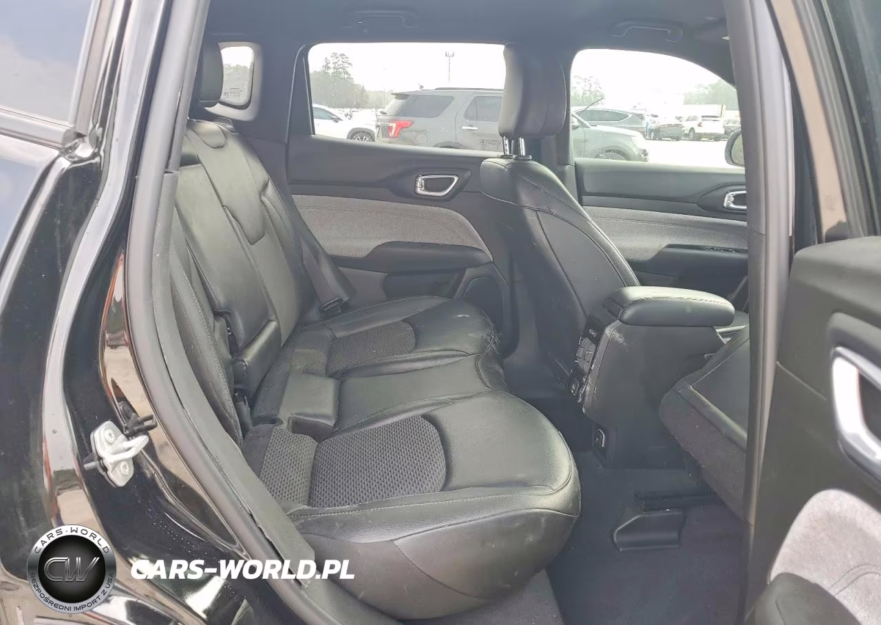 2025 Jeep Compass Latitude VIN:3C4NJDBN1ST585096 - 10
