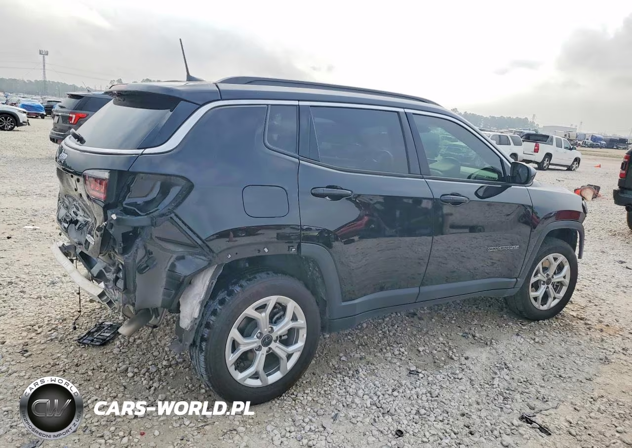 2025 Jeep Compass Latitude VIN:3C4NJDBN1ST585096 - 3