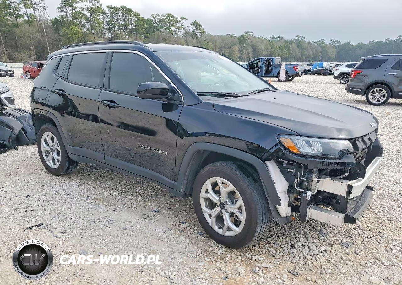 2025 Jeep Compass Latitude VIN:3C4NJDBN1ST585096 - 4