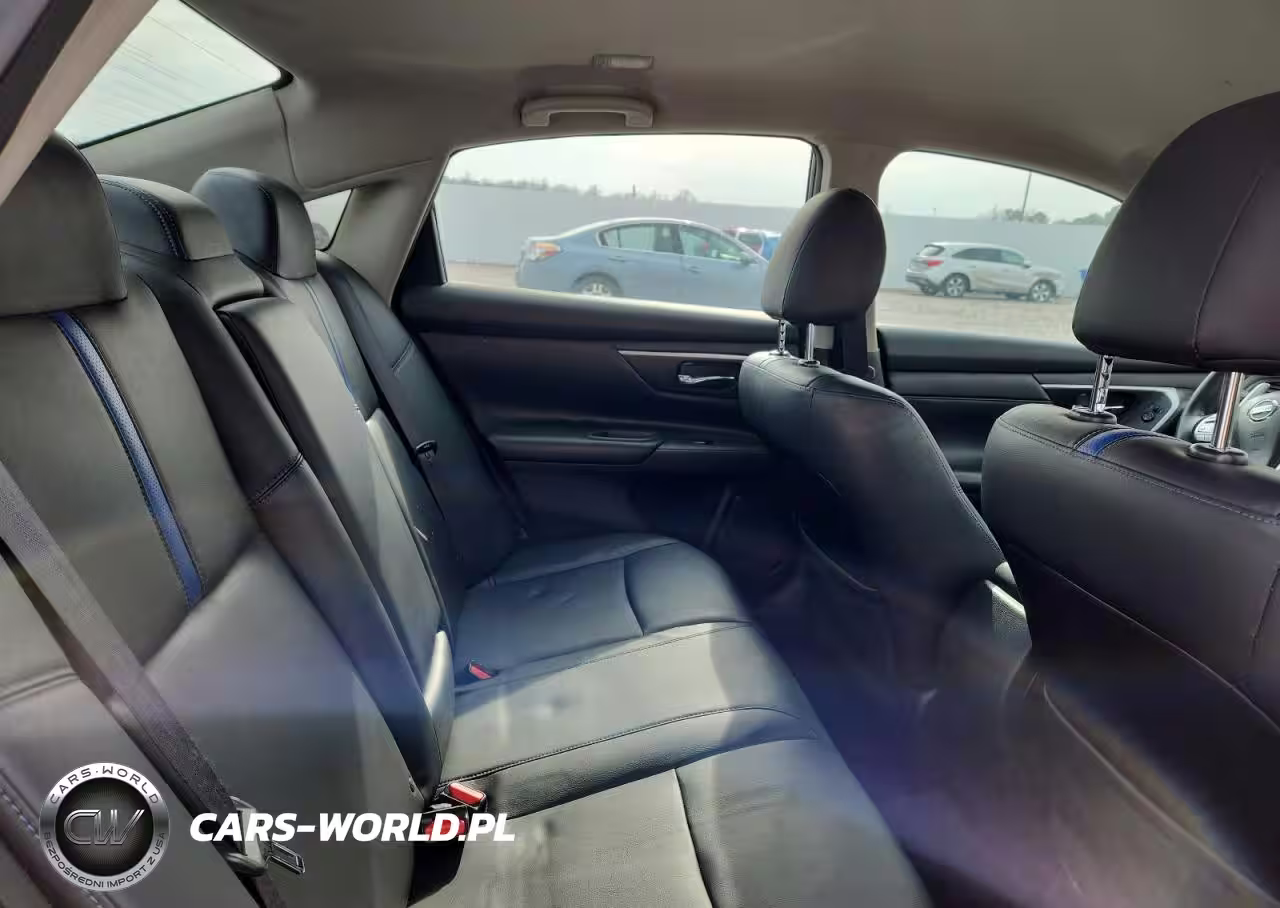 2018 Nissan Altima 2.5 VIN:1N4AL3AP1JC256159 - 10