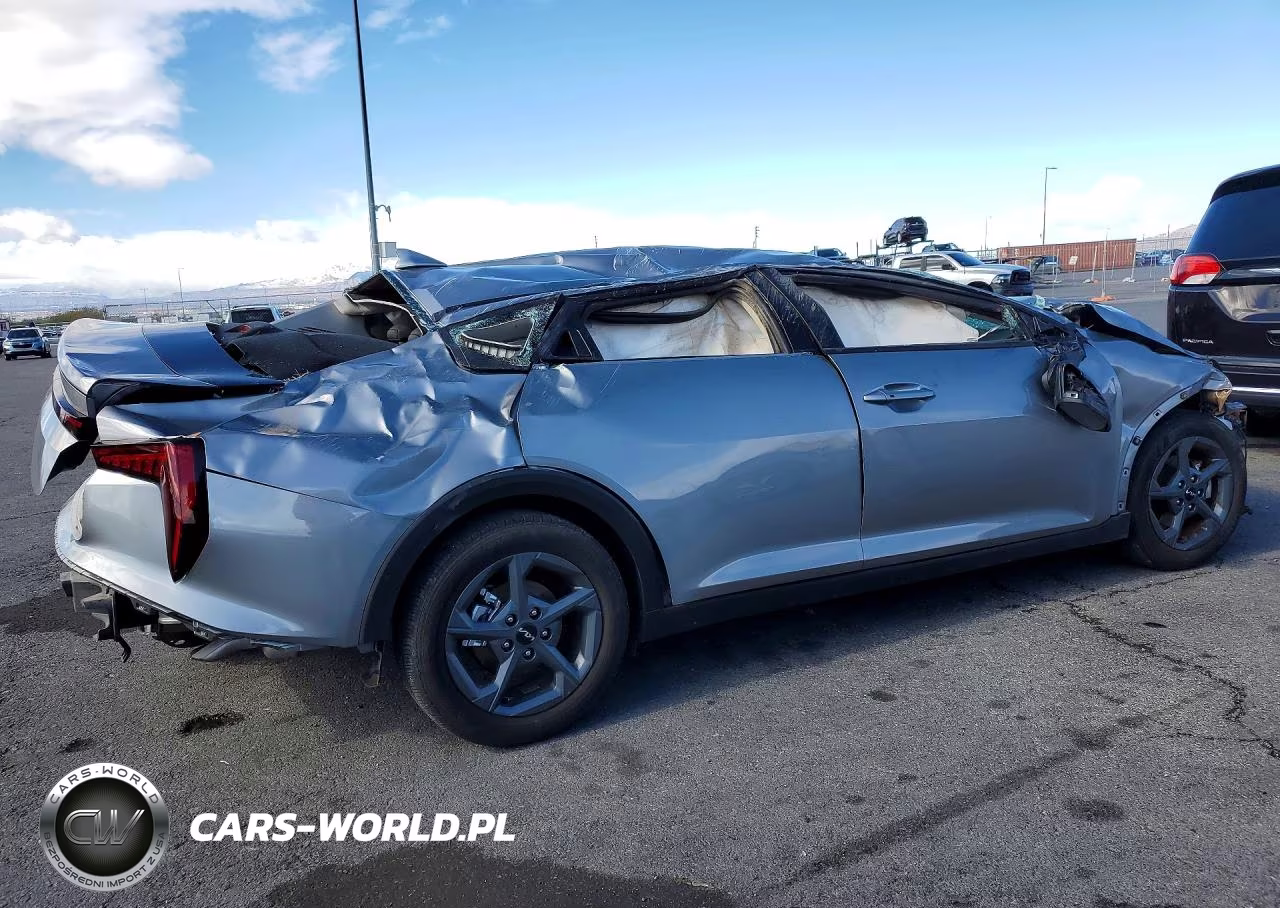2025 Kia K4 Lx VIN:3KPFT4DE8SE101781 - 3