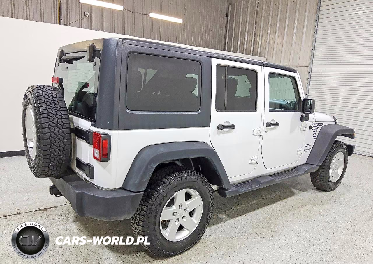 2015 Jeep Wrangler Unlimited Sport VIN:1C4BJWDG8FL614396 - 3