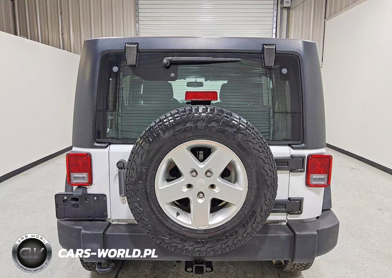 2015 Jeep Wrangler Unlimited Sport VIN:1C4BJWDG8FL614396 - 6