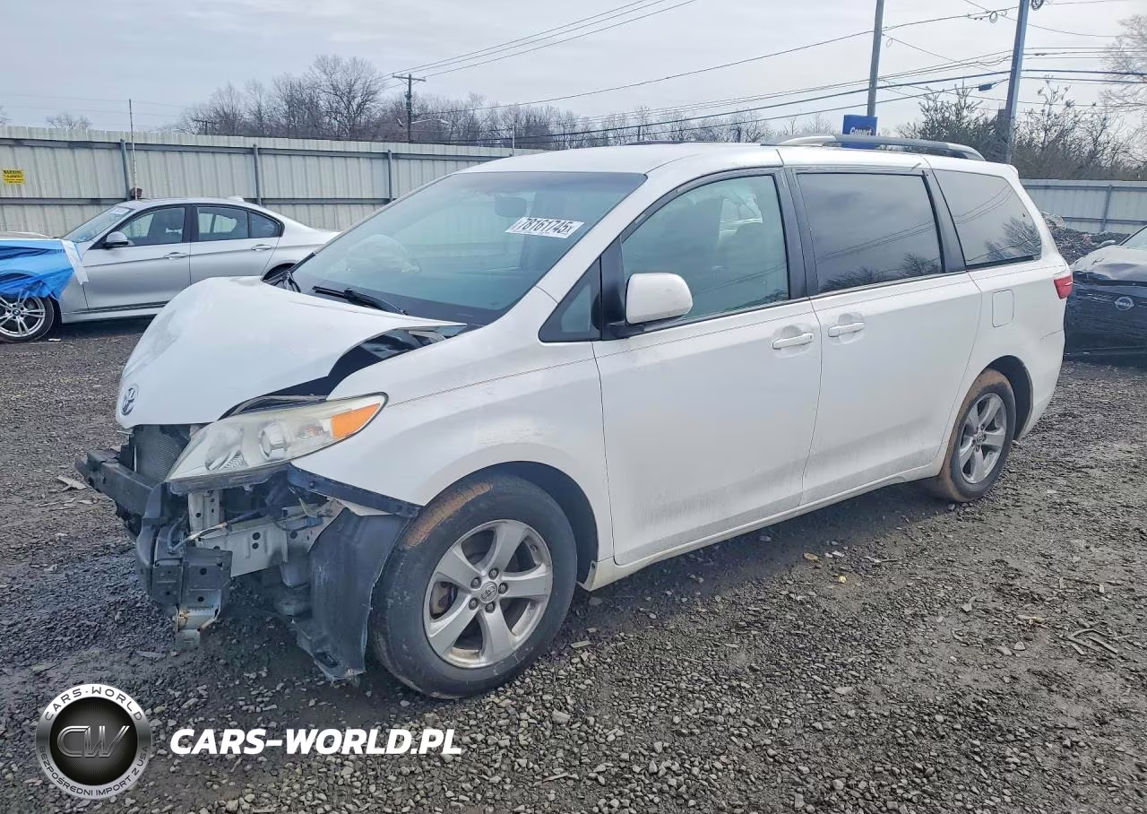 2015 Toyota Sienna Le 8-Passenger