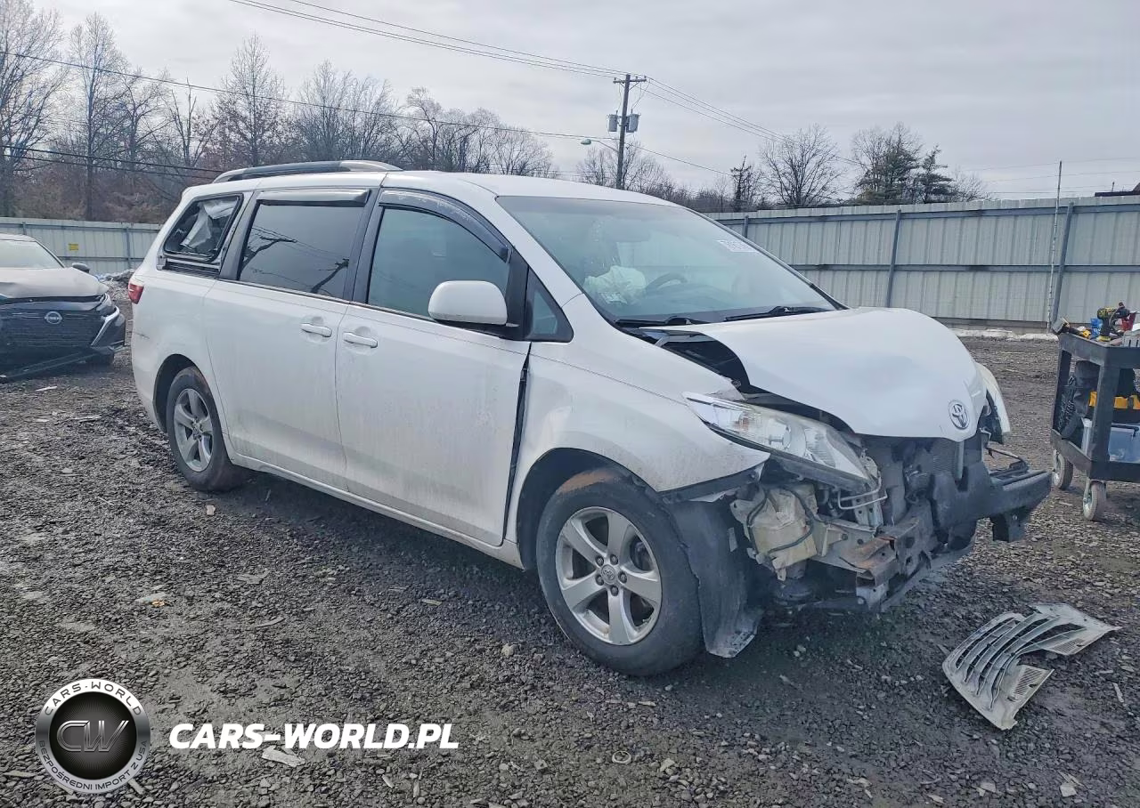 2015 Toyota Sienna Le 8-Passenger VIN:5TDKK3DC1FS571088 - 4