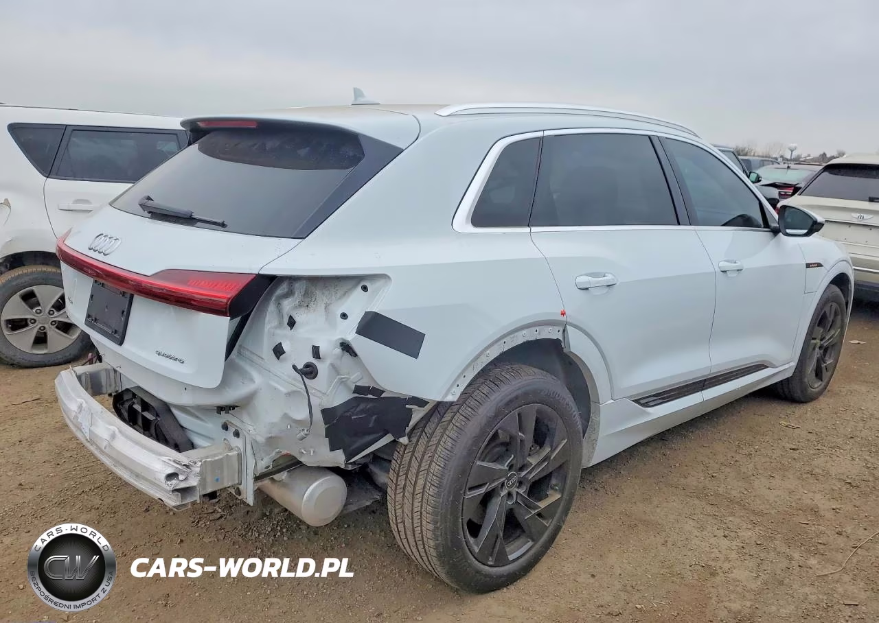2022 Audi E-Tron Premium Plus VIN:WA1LAAGE6NB014153 - 3