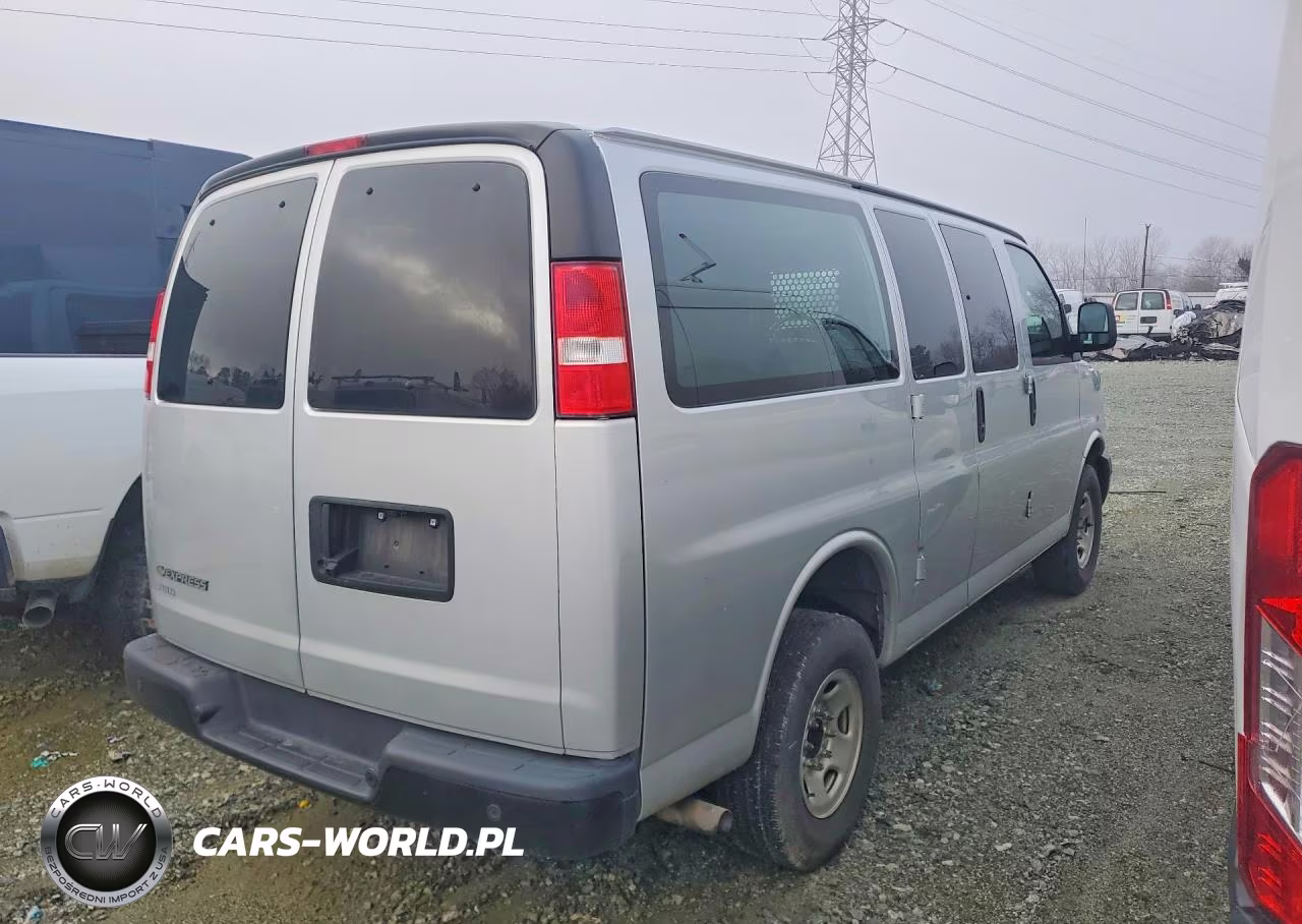 2023 Chev Express G2500 VIN:1GCWGAFP5P1233361 - 3