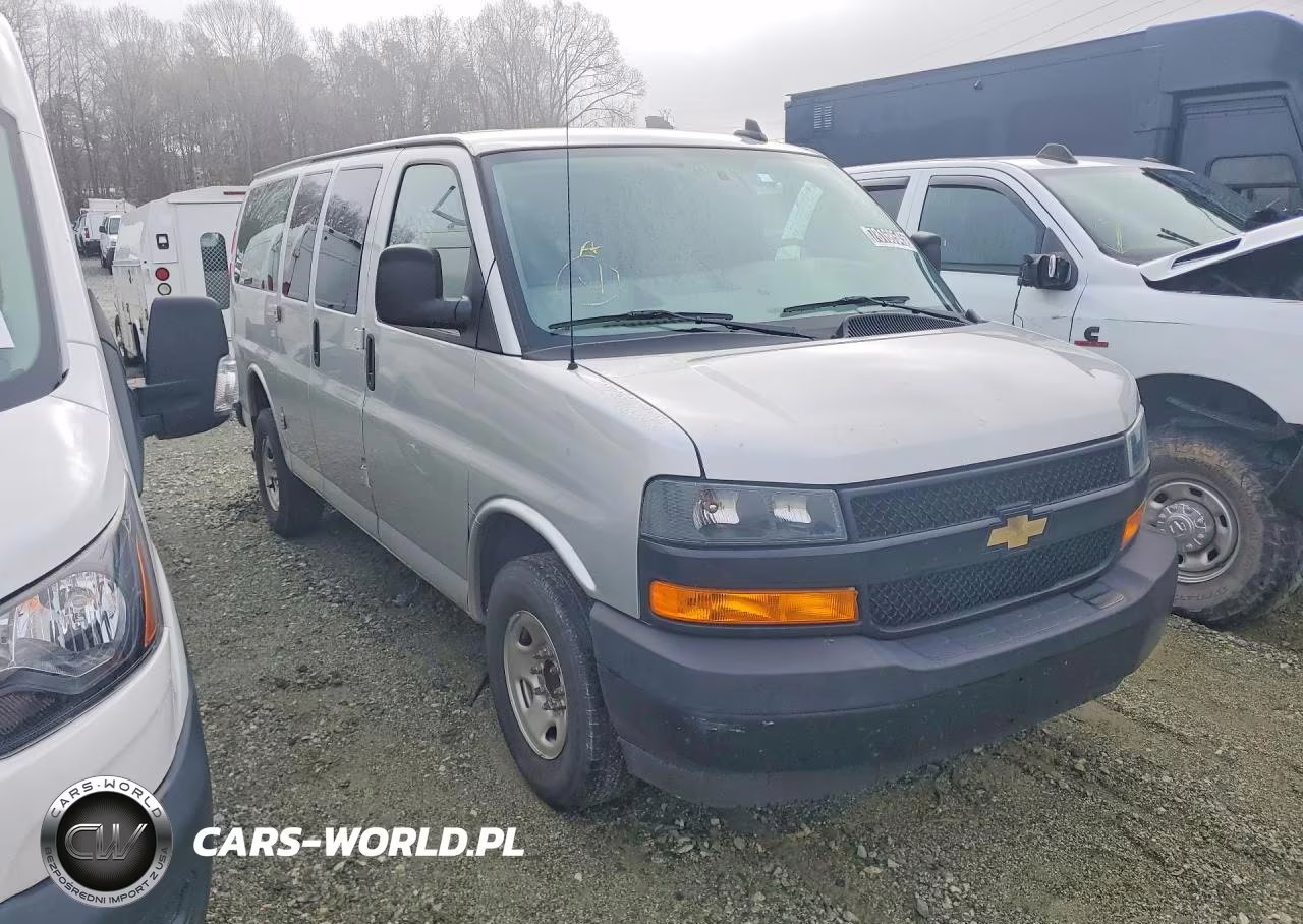 2023 Chev Express G2500 VIN:1GCWGAFP5P1233361 - 4